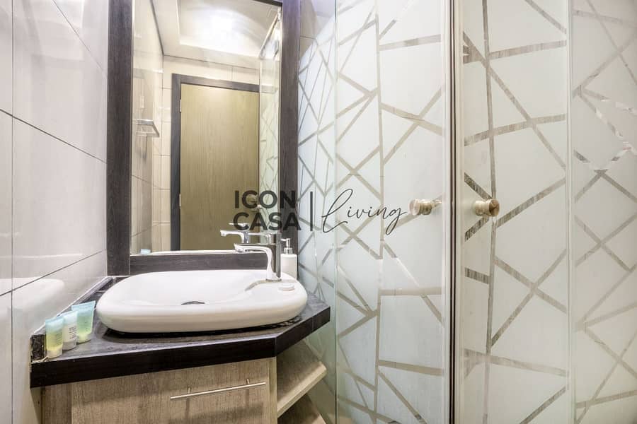 Cozy Studio with Pool View - Image 9