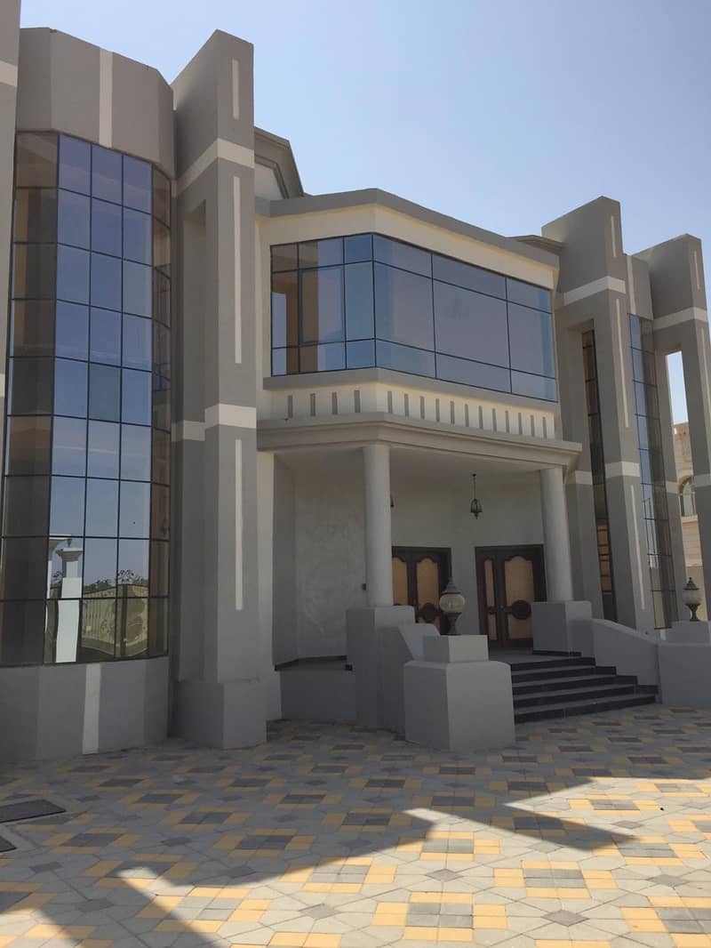 Luxury villa 6 rooms with special prices in the heart of Al Ain
