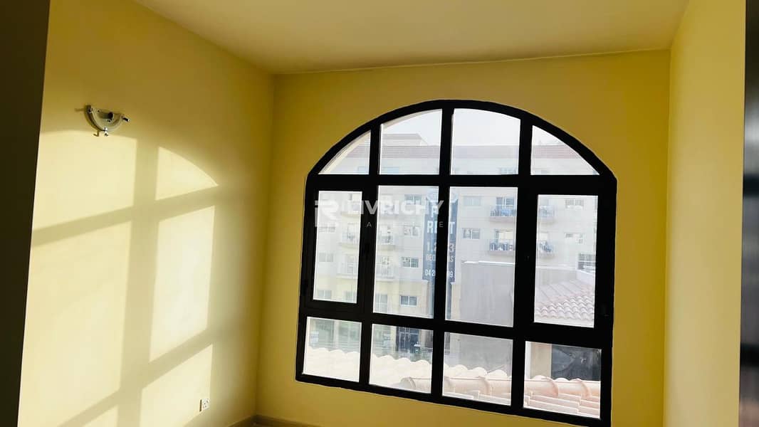 UNFURNISHED | MOVE IN NOW | COMMUNITY VIEW - Image 9