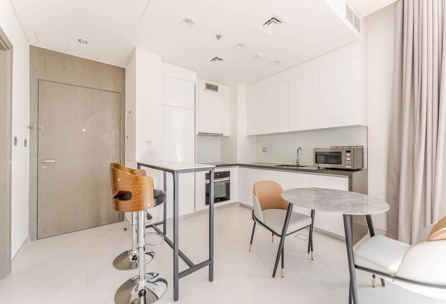 Corner Unit | Vacant | Furnished