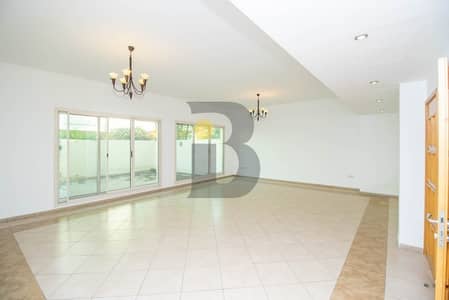 Spacious and Bright Villa with Private Garden Spacious and Bright Villa with Private Garden