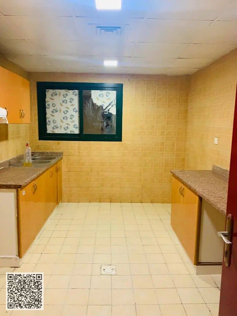 3 kitchen. jpg
