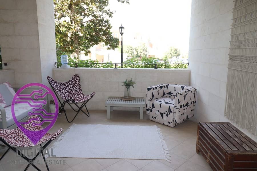 Beautiful view-Concrete Balcony-New appliances-Upgraded