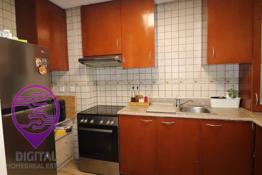 Beautiful view-Concrete Balcony-New appliances-Upgraded