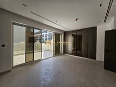 With Elevator | Corner 4 Bed + Maid | No Agency fee