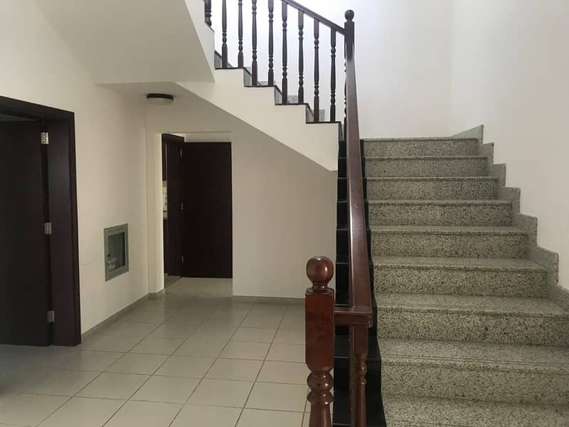 Nice 4 bedroom villa with garden in AL Barsha