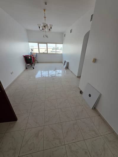 CHELAR FREE WITH BIG KITCHEN FAMILY BUILDING RENT ONLY 34K | Bayut.com