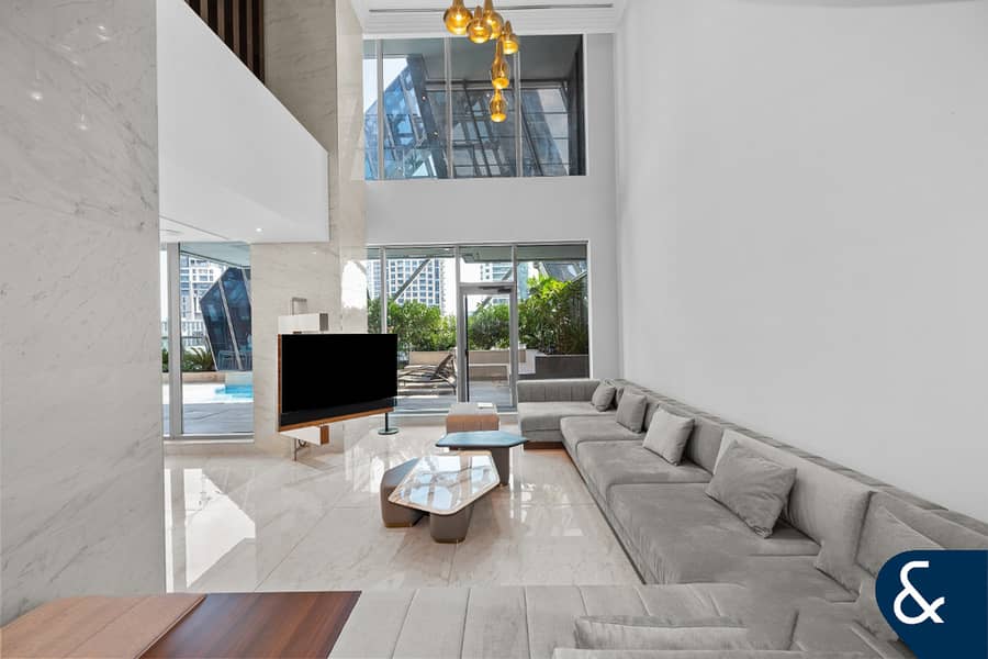 3 Bedroom Apartment| Upgraded | Private Pool