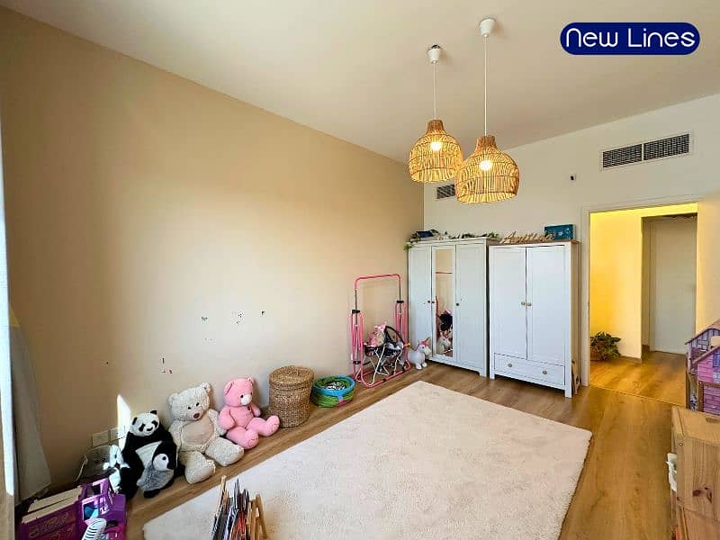 Upgraded I Spacious I Prime Location - Image 11