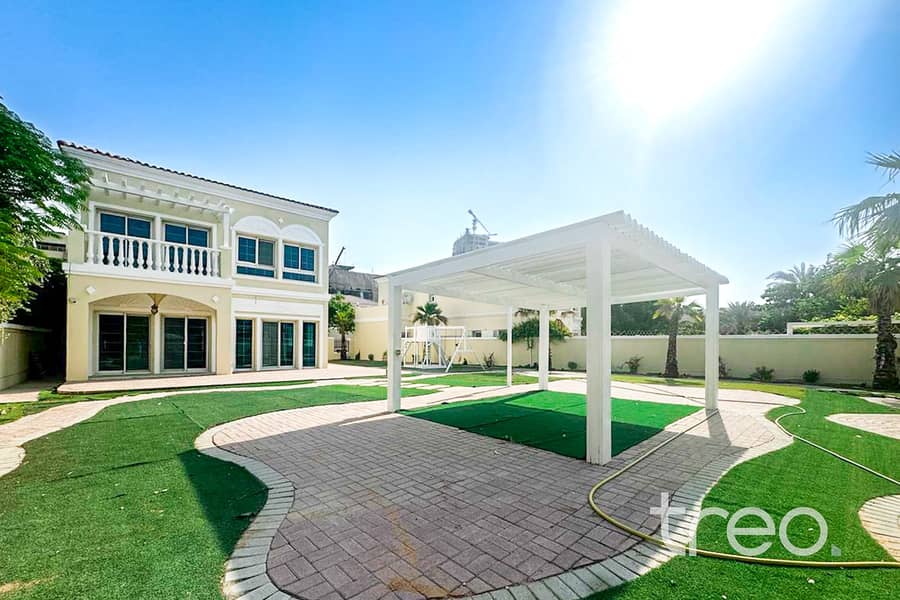 Large Plot | Beautiful Villa | Vacant