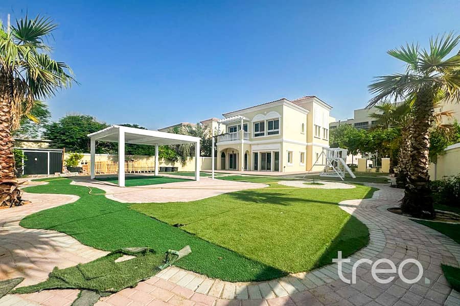 Large Plot | Beautiful Villa | Vacant