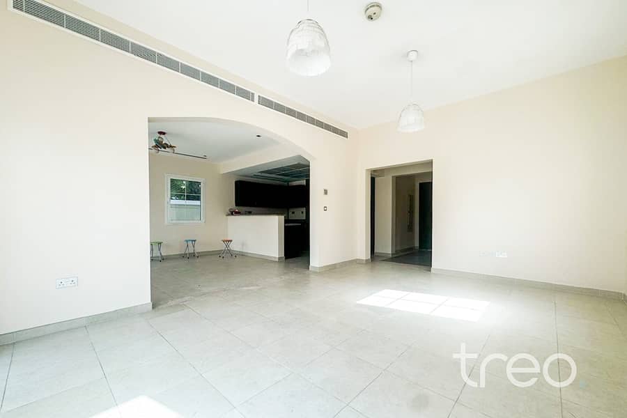 Large Plot | Beautiful Villa | Vacant