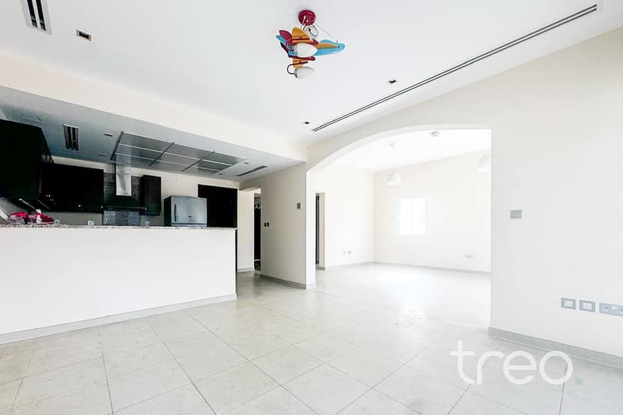 Large Plot | Beautiful Villa | Vacant