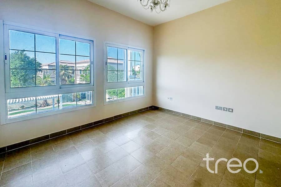 Large Plot | Beautiful Villa | Vacant - Image 10