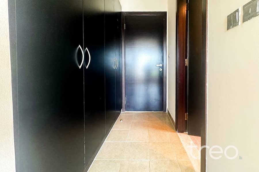 Large Plot | Beautiful Villa | Vacant - Image 11