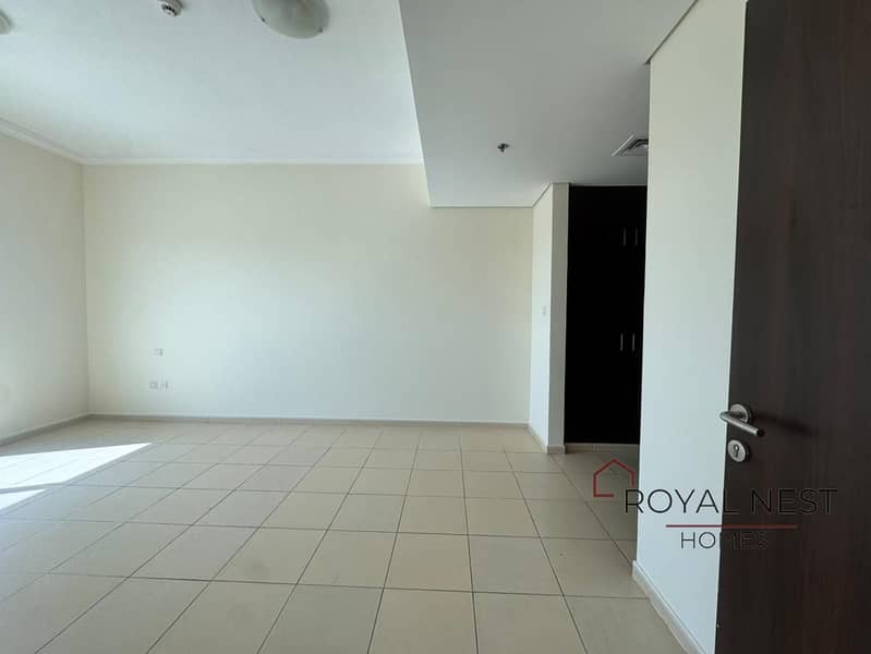 Vacant | With Balcony | Well Maintained