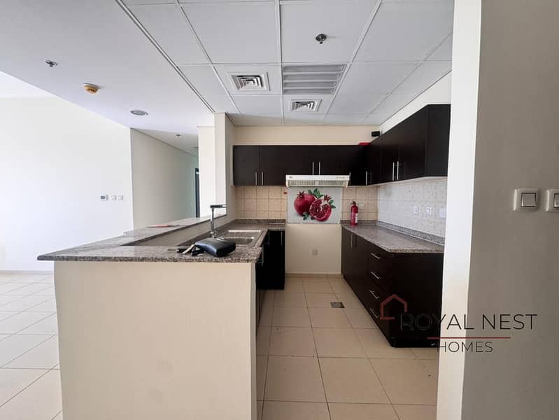 Vacant | With Balcony | Well Maintained - Image 7