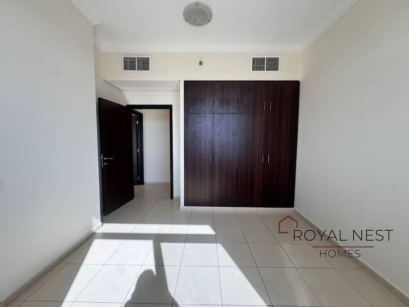 Vacant | With Balcony | Well Maintained - Image 8