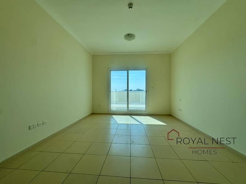 Vacant | With Balcony | Well Maintained - Image 9