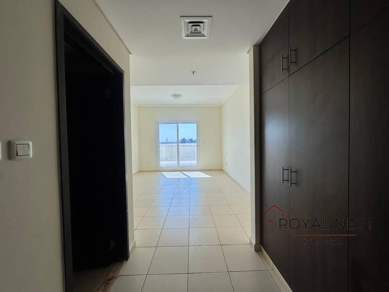 Vacant | With Balcony | Well Maintained - Image 10