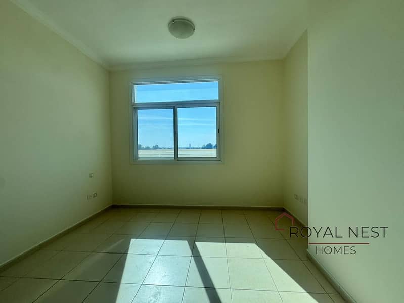 Vacant | With Balcony | Well Maintained - Image 11