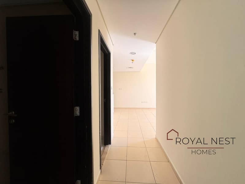 Vacant | With Balcony | Well Maintained - Image 12