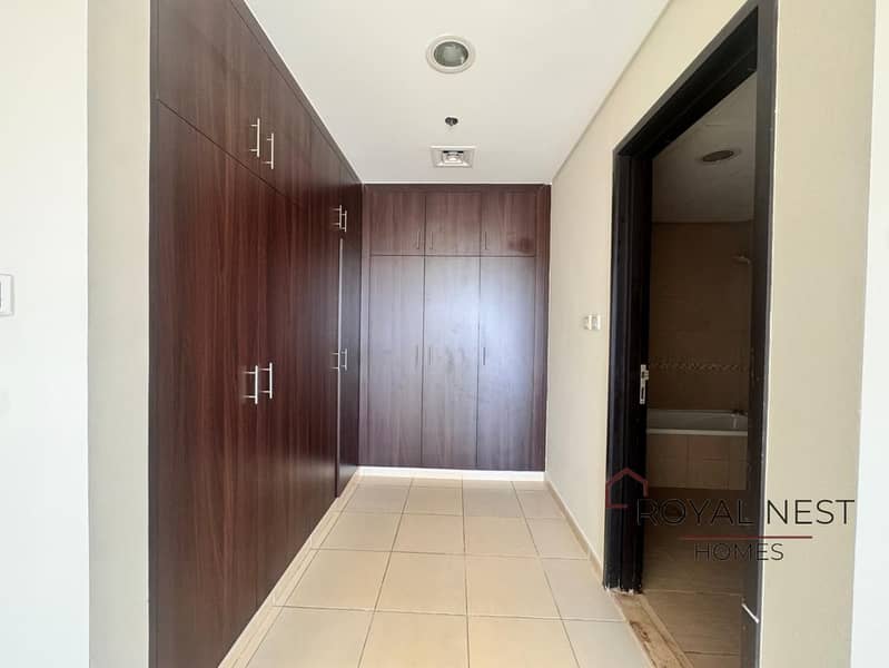 Vacant | With Balcony | Well Maintained - Image 13