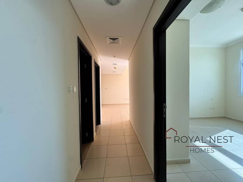 Vacant | With Balcony | Well Maintained - Image 14