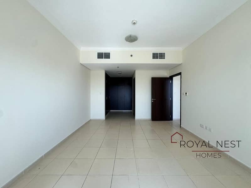 Vacant | With Balcony | Well Maintained - Image 15