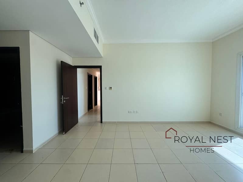 Vacant | With Balcony | Well Maintained - Image 16