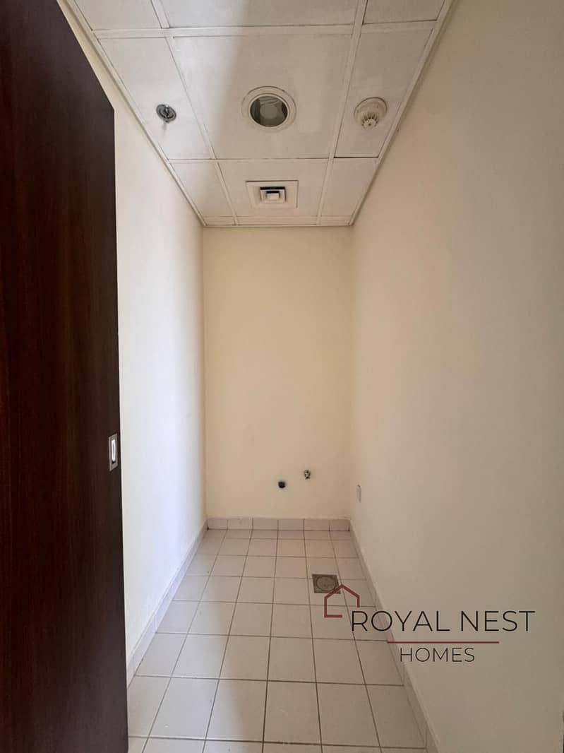 Vacant | With Balcony | Well Maintained - Image 17