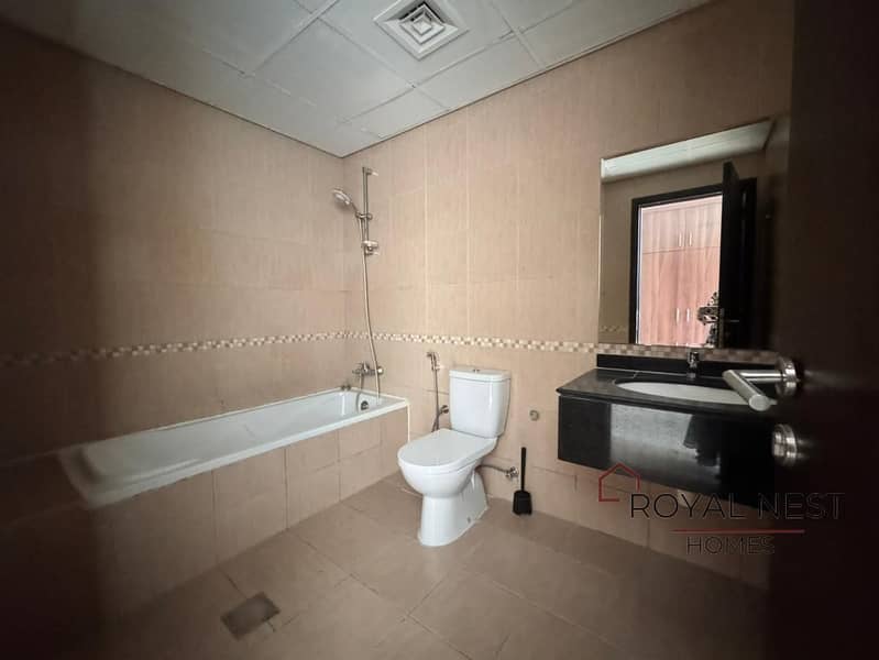 Vacant | With Balcony | Well Maintained - Image 18