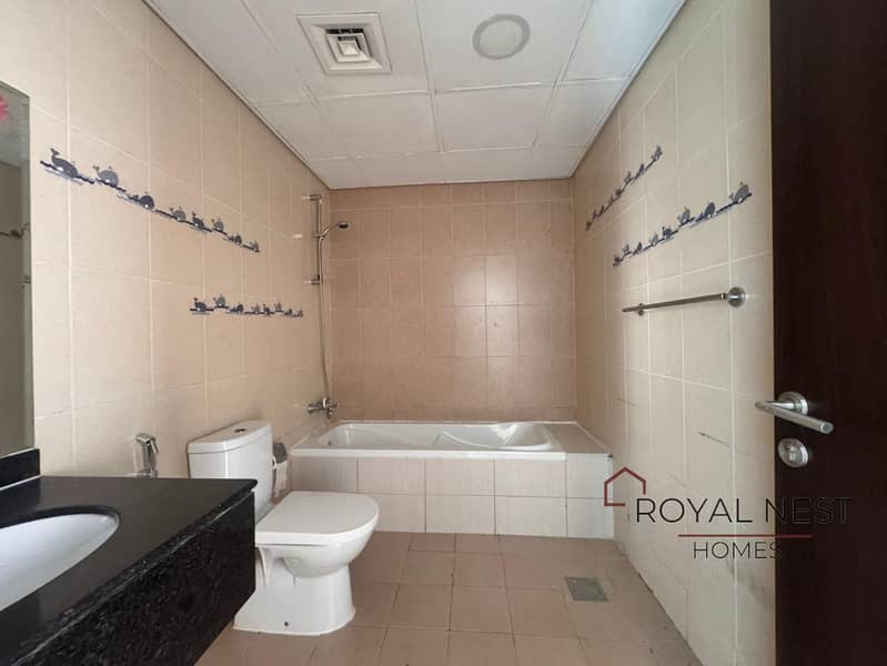 Vacant | With Balcony | Well Maintained - Image 19