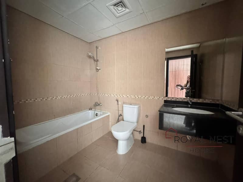 Vacant | With Balcony | Well Maintained - Image 20