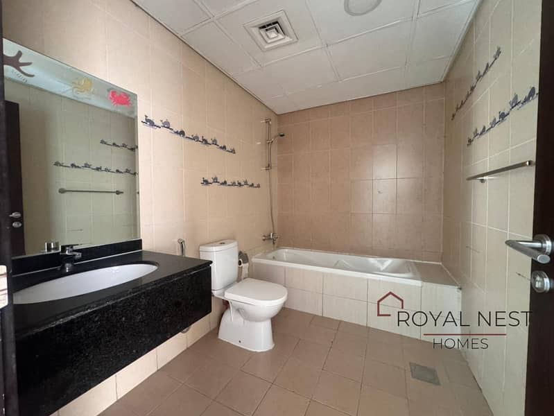 Vacant | With Balcony | Well Maintained - Image 21