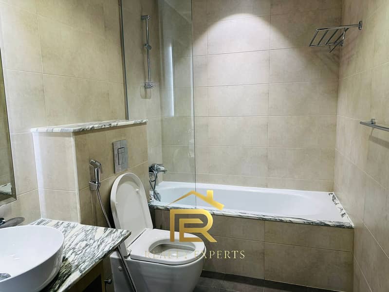 BURJ VIEW /LARGE LAYOUT /FULLY FURNISHED /NEXT TO METRO /DUBAI MALL - Image 20