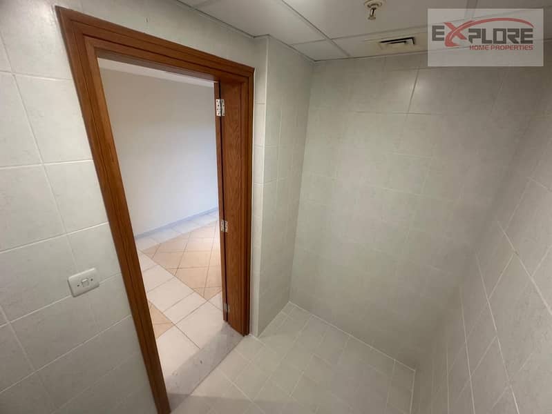 Burj Khalifa View:Near Metro:Spacious:Laundry Room:Gym,Pool - Image 7