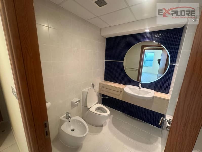 Burj Khalifa View:Near Metro:Spacious:Laundry Room:Gym,Pool - Image 9