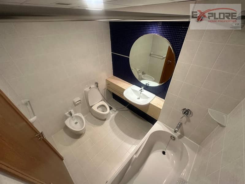 Burj Khalifa View:Near Metro:Spacious:Laundry Room:Gym,Pool - Image 11