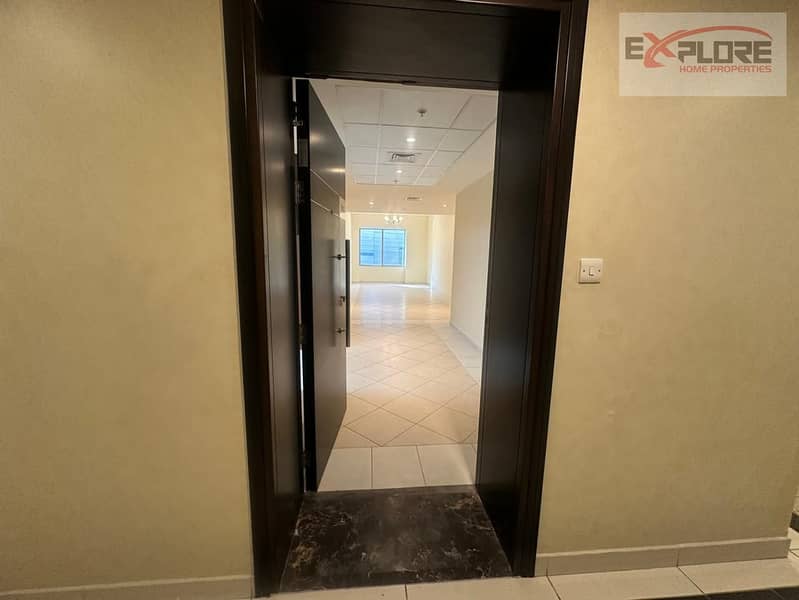 Burj Khalifa View:Near Metro:Spacious:Laundry Room:Gym,Pool - Image 12