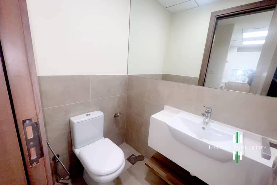 Brand New |Canal View |Prime Business Bay Location - Image 7