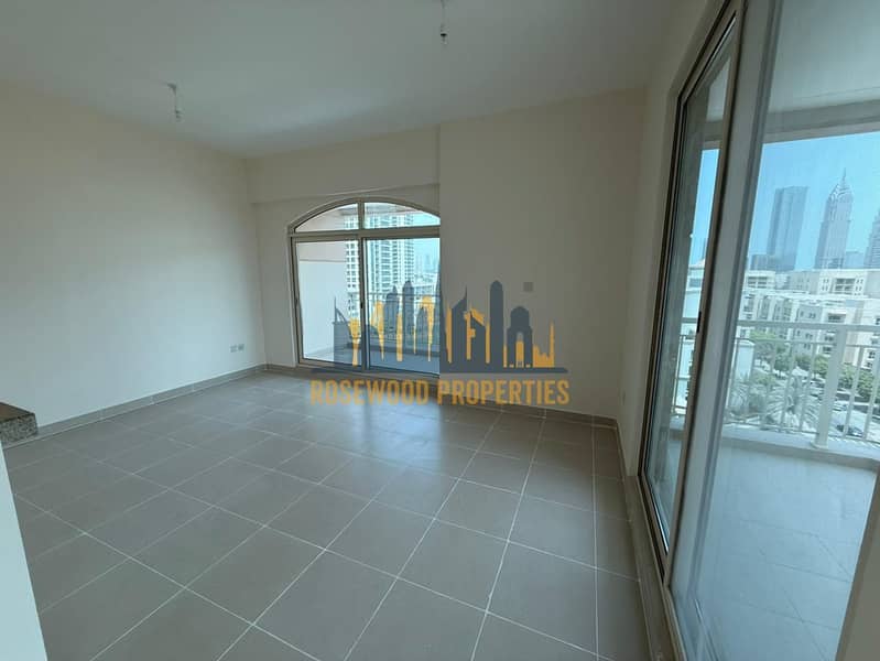 WELL MAINTAINED | POOL AND LAKE VIEW | VACANT