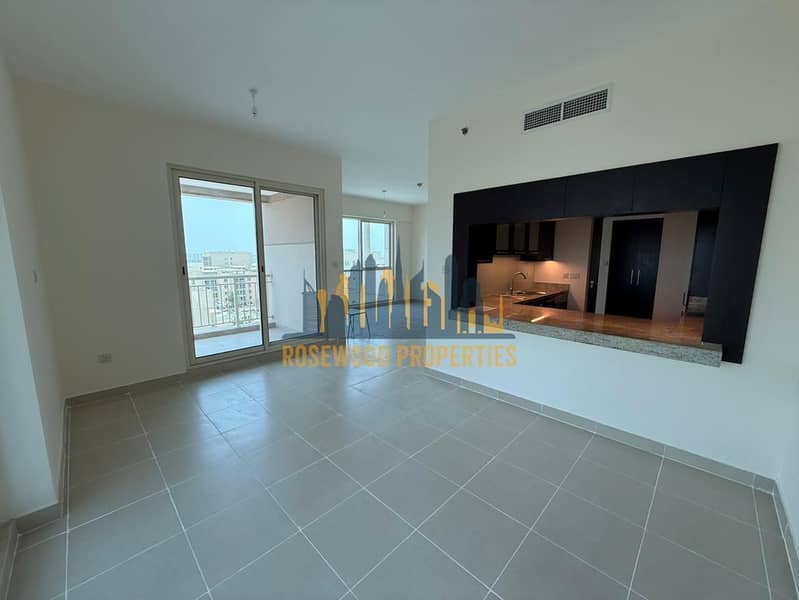 WELL MAINTAINED | POOL AND LAKE VIEW | VACANT