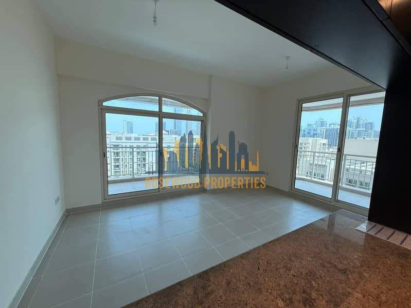 WELL MAINTAINED | POOL AND LAKE VIEW | VACANT - Image 7