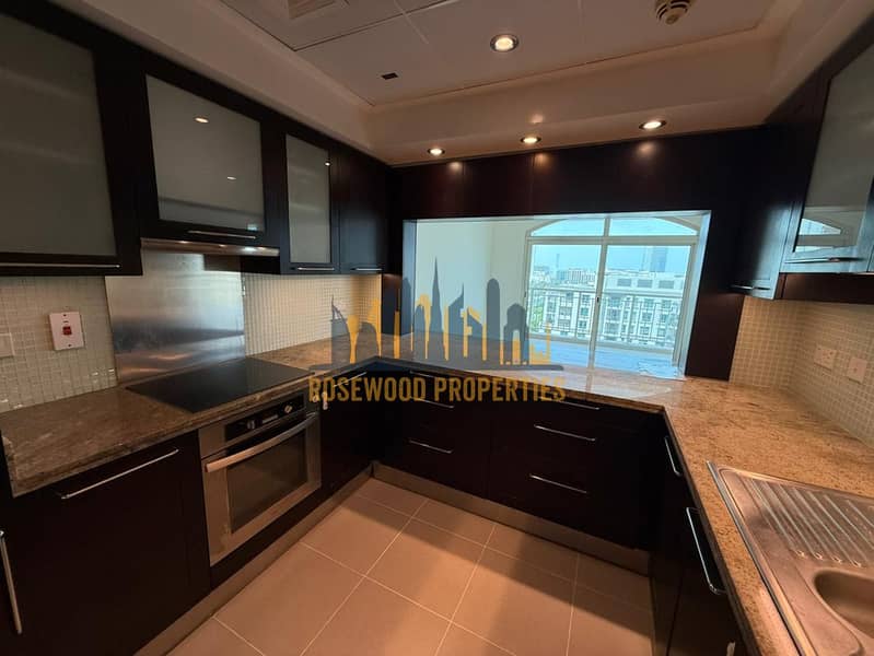 WELL MAINTAINED | POOL AND LAKE VIEW | VACANT - Image 9