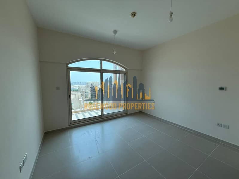 WELL MAINTAINED | POOL AND LAKE VIEW | VACANT - Image 14