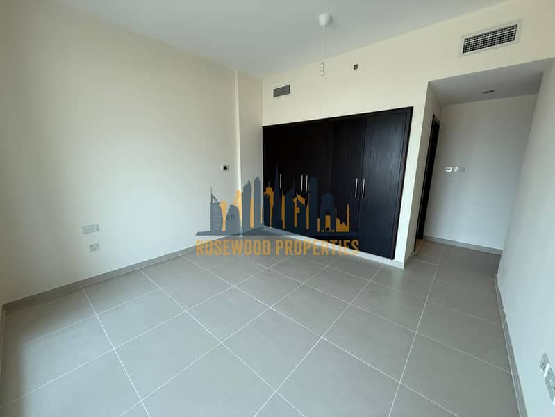 WELL MAINTAINED | POOL AND LAKE VIEW | VACANT - Image 15