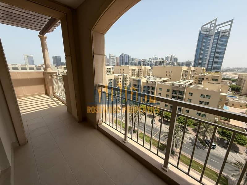 WELL MAINTAINED | POOL AND LAKE VIEW | VACANT - Image 20