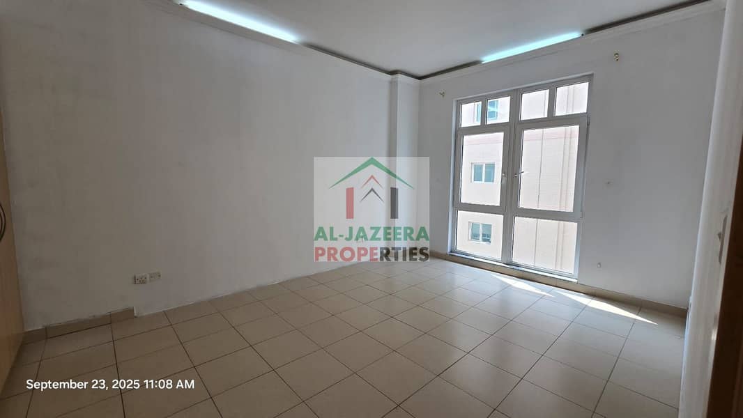 Large 2 BHK With Balcony || Chiller Free || Family Building || Near to Metro