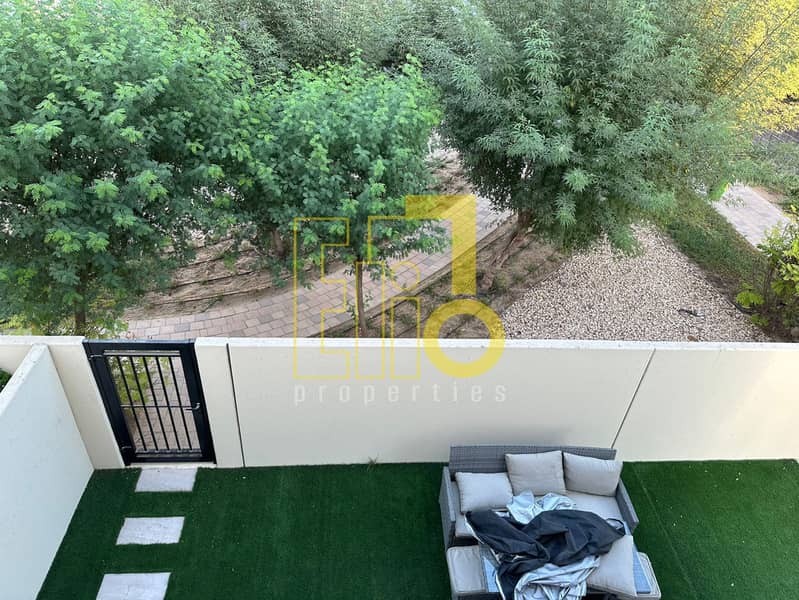 Single Row| Walkable to pool| Greeney view